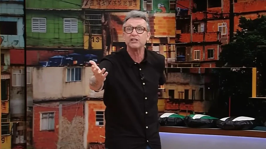 Craque neto vai à loucura e dispara contra arbitragem de