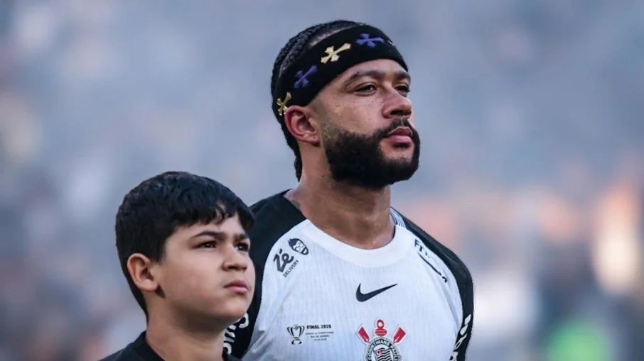 Corinthians confirma lesão de memphis depay: estiramento na coxa direita