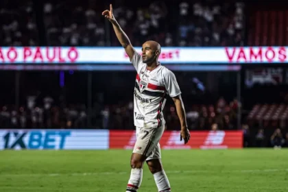 Futuro incerto: lucas moura pode deixar o são paulo rumo