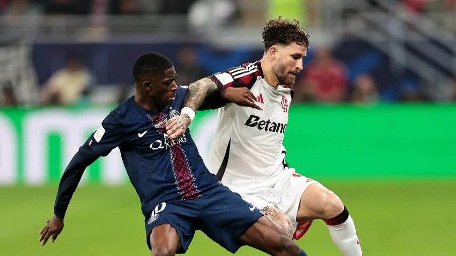 Léo pereira titular na seleção: reencontro com dembélé revive trauma