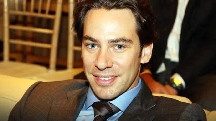 Quem é marcos lamacchia? O enteado de leila pereira que