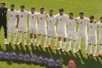 Seleção do irã: mochilas no campo em protesto emocionante contra