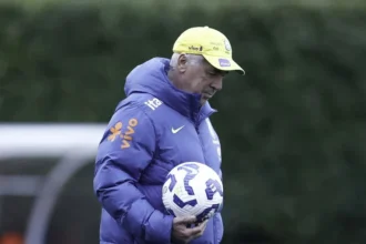 Ancelotti surpreende com vini jr. Titular e endrick no banco