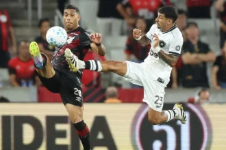Athletico pr goleia botafogo por 4 a 1 e dispara para
