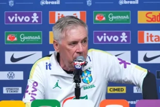 Ancelotti se irrita e confirma presença de danilo, zagueiro do