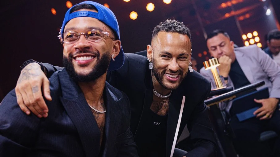 À la neymar: memphis depay enfrenta ultimato de koeman por