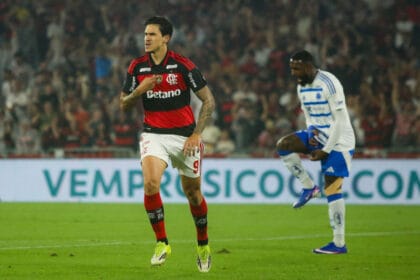 Flamengo vence cruzeiro por 2 a 0 e sobe na