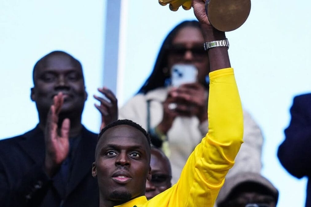 A polêmica do título da afcon: senegal exibe troféu e