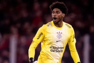 Hugo souza: sem um minuto em campo, goleiro do corinthians