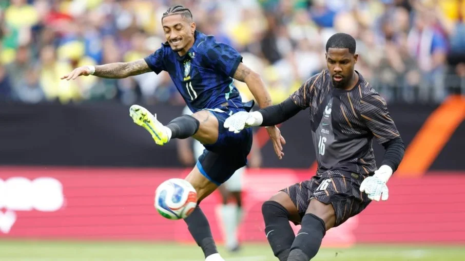 Barcelona explode em ‘vergonha’ com lesão de raphinha na seleção