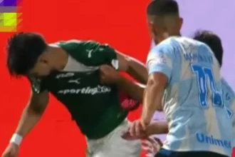 Palmeiras acusa “clubismo” ao divulgar imagem de puxão em flaco