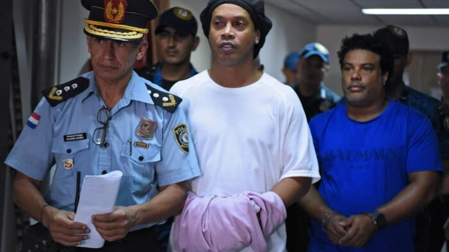 Documentário de ronaldinho gaúcho: assis se irrita com pergunta sobre