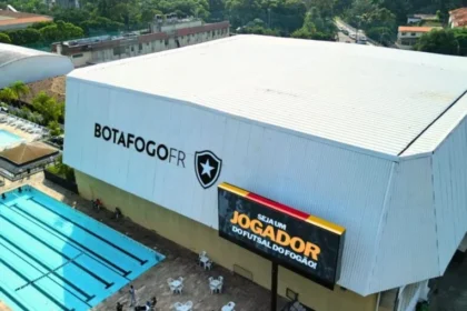 Botafogo cobra r$ 745 milhões do lyon na justiça: entenda