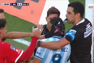 Jogador do racing erra cavadinha bizarra e vira alvo de