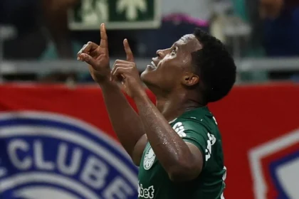 Palmeiras vence bahia de virada na fonte nova e abre