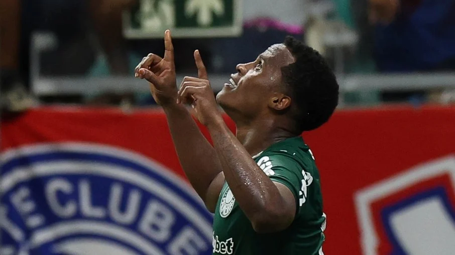 Palmeiras vence bahia de virada na fonte nova e abre