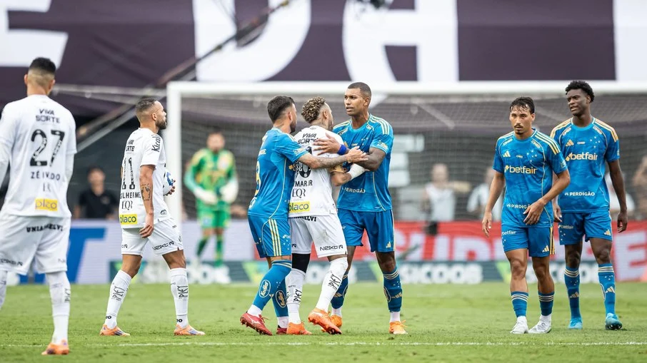 Volante walace afastado do cruzeiro: crise no whatsapp com ‘climão’