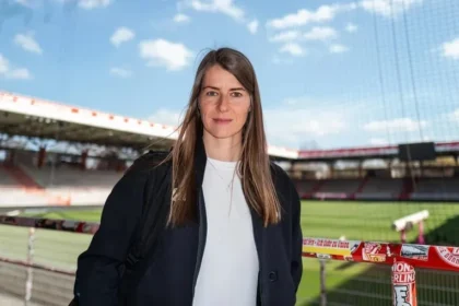 Marie louise eta quebra barreiras no futebol europeu e faz história