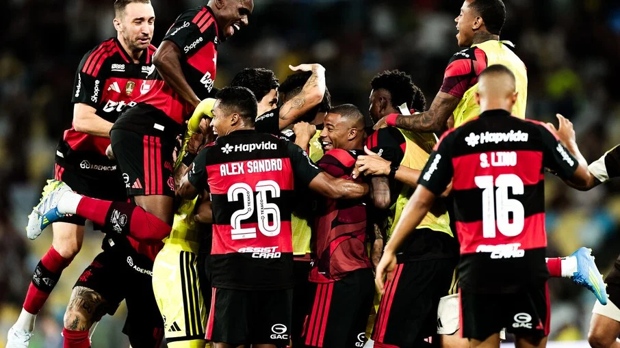 Flamengo vence fluminense por 2 a 1 com dois gols
