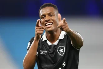 Botafogo vence racing fora de casa com gol heroico de