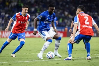 Cruzeiro é surpreendido em casa e perde para universidad católica