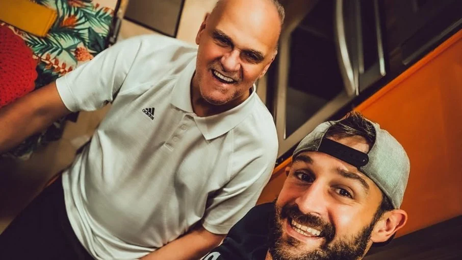 Felipe schmidt, filho de oscar ‘mão santa’, emociona em homenagem