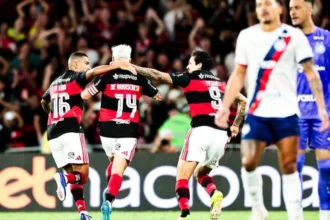 Flamengo brilha no maracanã, vence o bahia por 2 a