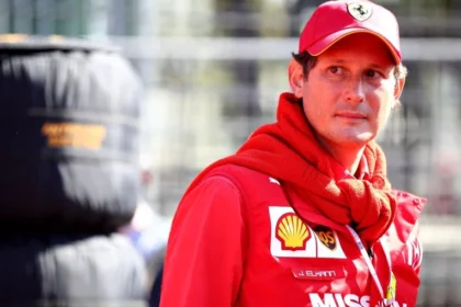 Presidente da ferrari, john elkann, sinaliza interesse chocante em comprar