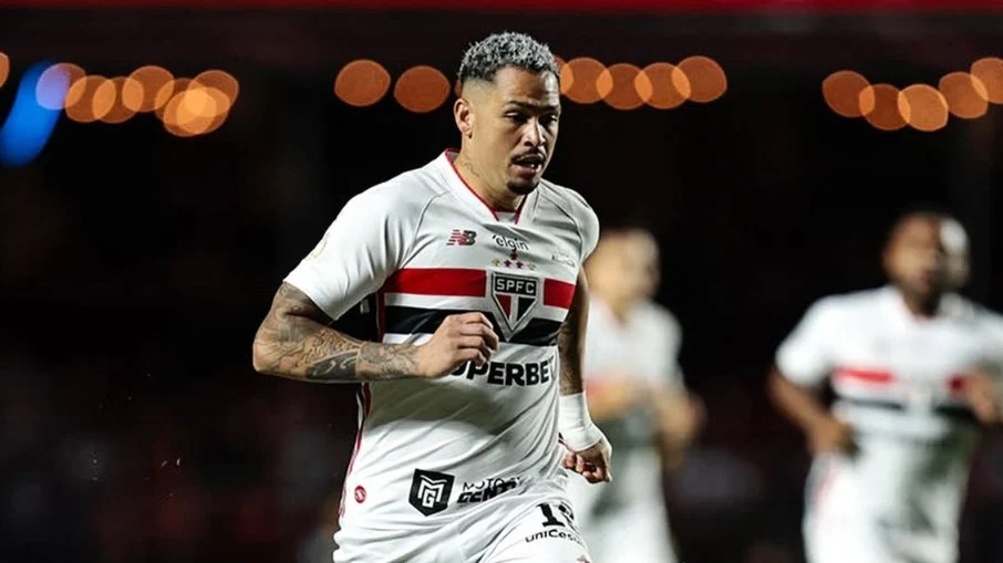 Luciano decide com gol e supera entrada violenta em vitória