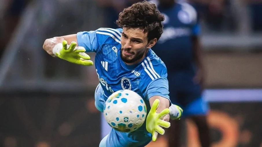 Cruzeiro agita o gol: jovem otávio assume posição e artur