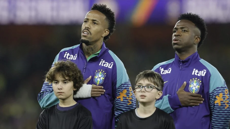 Éder militão, zagueiro da seleção brasileira, sofre lesão muscular na