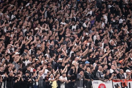 Corinthians evita portões fechados em clássico contra são paulo, mas