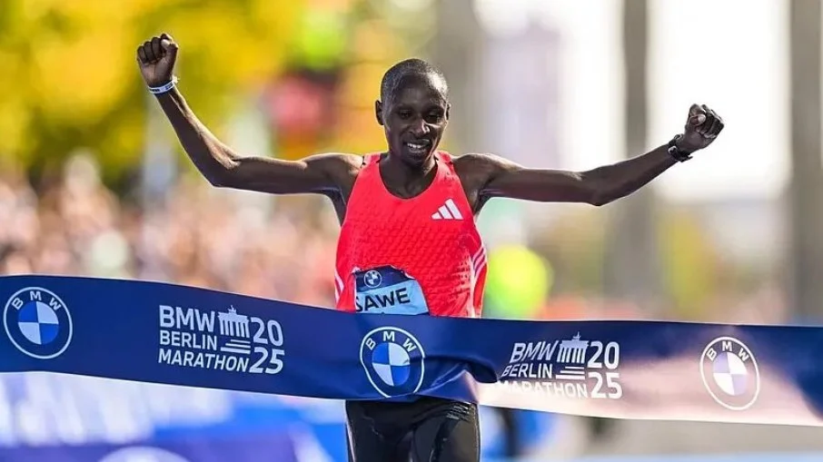 Queniano sebastian sawe rege história em londres: atleta vence maratona