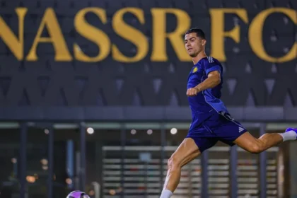Cristiano ronaldo em campo hoje: al nassr enfrenta al ahli em duelo