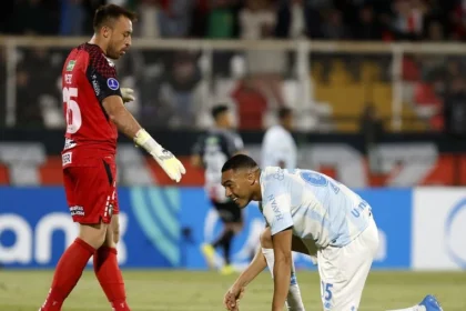 Noite inesquecível: carlos vinícius, atacante do grêmio, perde três pênaltis