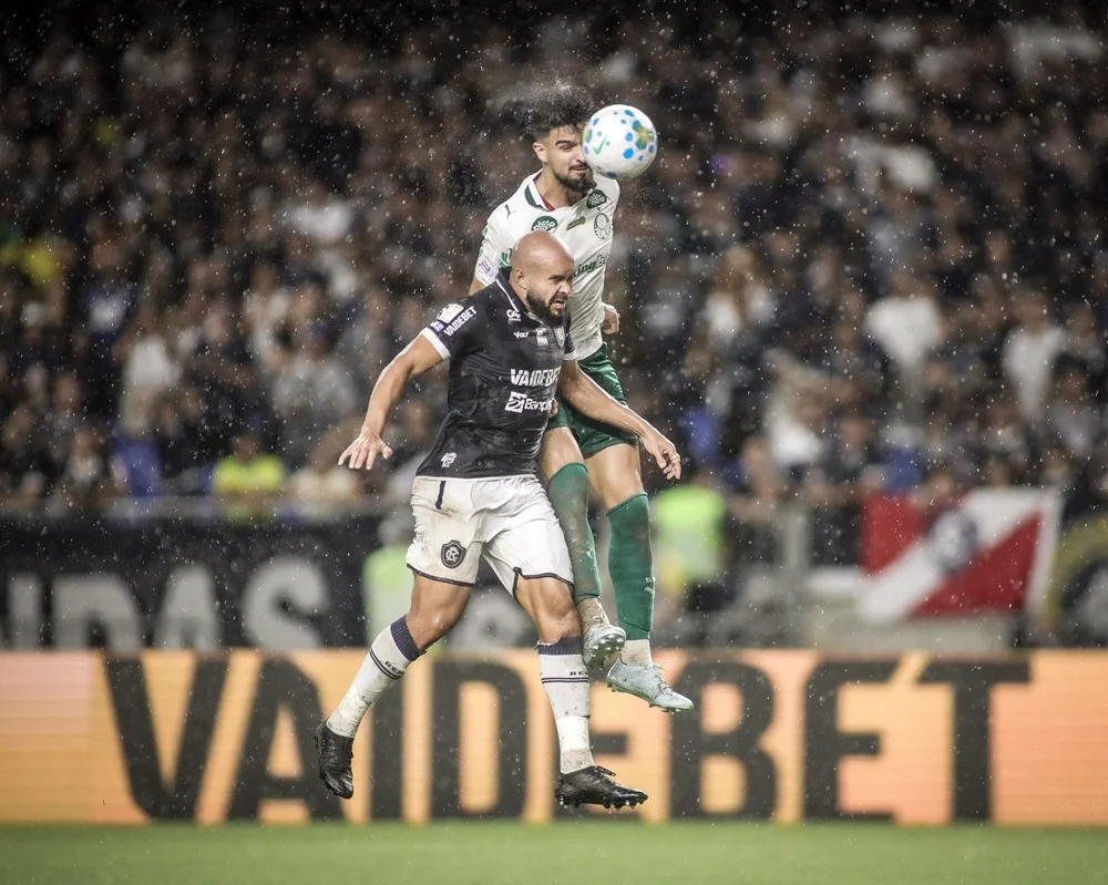 Palmeiras empata com remo em jogo marcado por chuva e