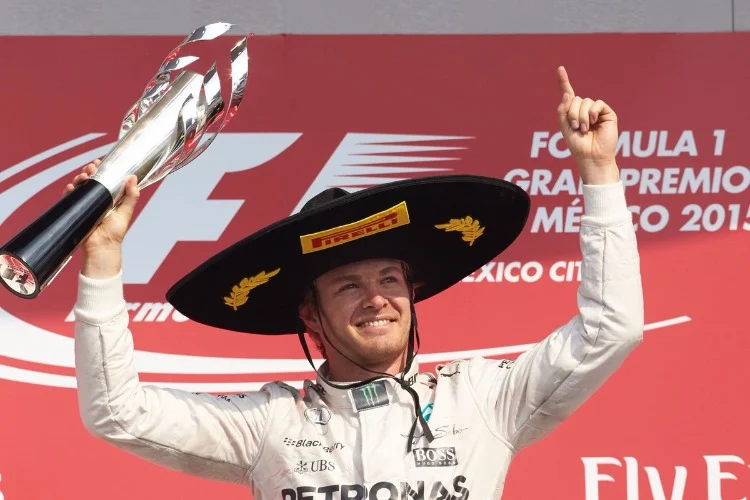 A guerra interna da mercedes em 2016 e a conquista