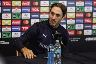 Zubeldía se irrita em coletiva, interrompe jornalista e crava classificação