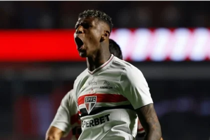 Após sumiço polêmico, arboleda reaparece no são paulo e diretoria