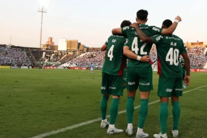 Palmeiras vence sporting cristal fora de casa e dispara na