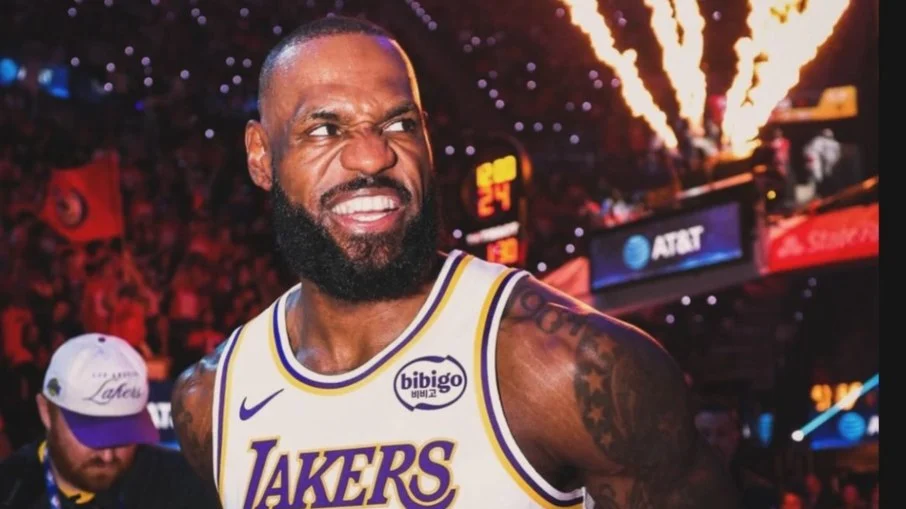 Lebron james escreve mais um capítulo na nba: astro alcança