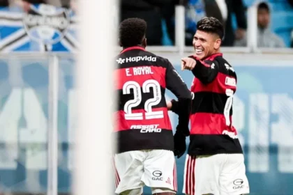 Com gol de carrascal, flamengo vence grêmio na arena, chega