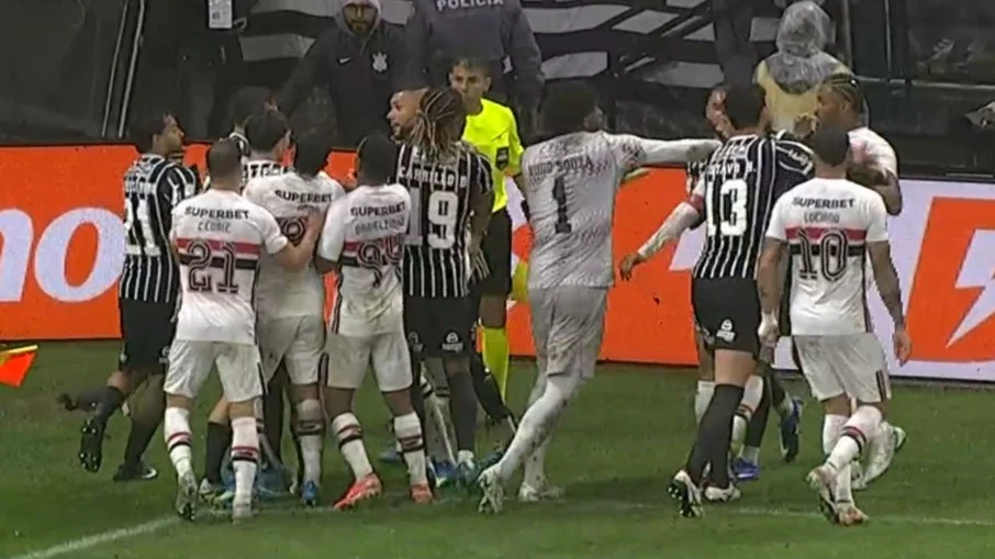 Clubismo em campo? Torcida do são paulo desabafa contra transmissão