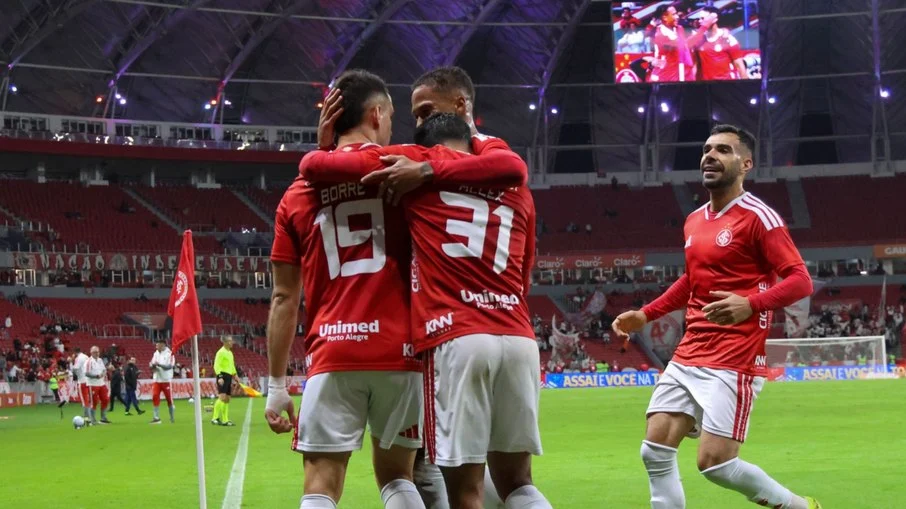 Internacional vence athletic novamente no beira rio e garante vaga nas