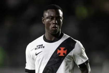Marino hinestroza: atacante do vasco agita web ao curtir post
