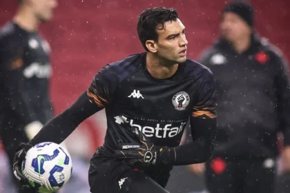 Léo jardim, goleiro do vasco, desabafa sobre ausência em pré lista