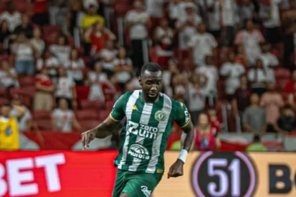 Yannick bolasie, da chapecoense, vira febre na web ao celebrar