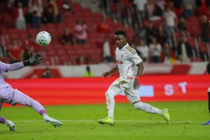 Internacional goleia vasco por 4 a 1 no beira rio e