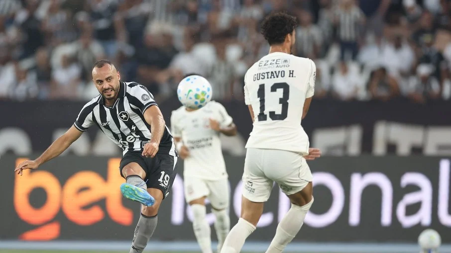 Hat trick de arthur cabral brilha, botafogo vence corinthians por 3