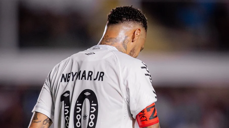 Neymar lesionado: santos confirma edema na panturrilha, mas craque ainda